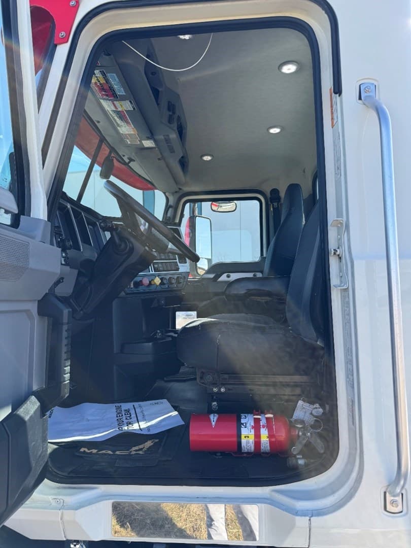 2021 Mack Anthem in Ankeny, IA — photo 12
